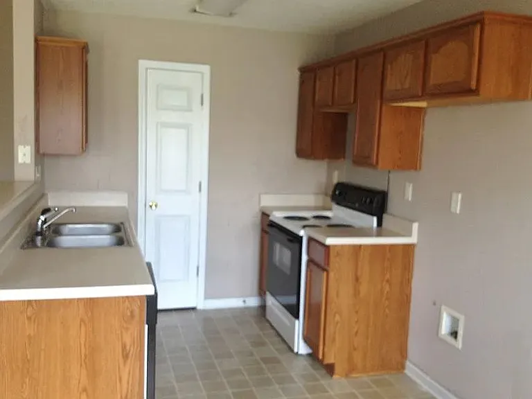 1201 Breezy Valley Dr — Photo 6