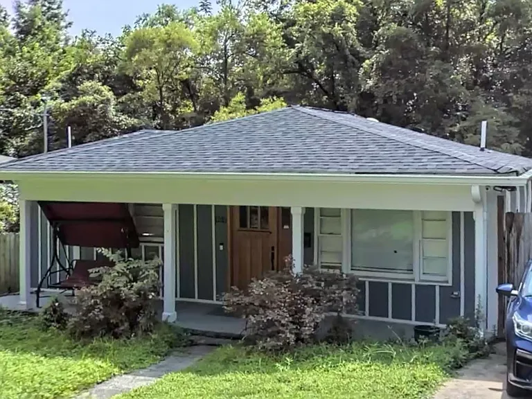 1213 Lincoln St — Photo 1