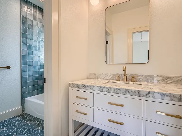 2625 McCullough St — Photo 19