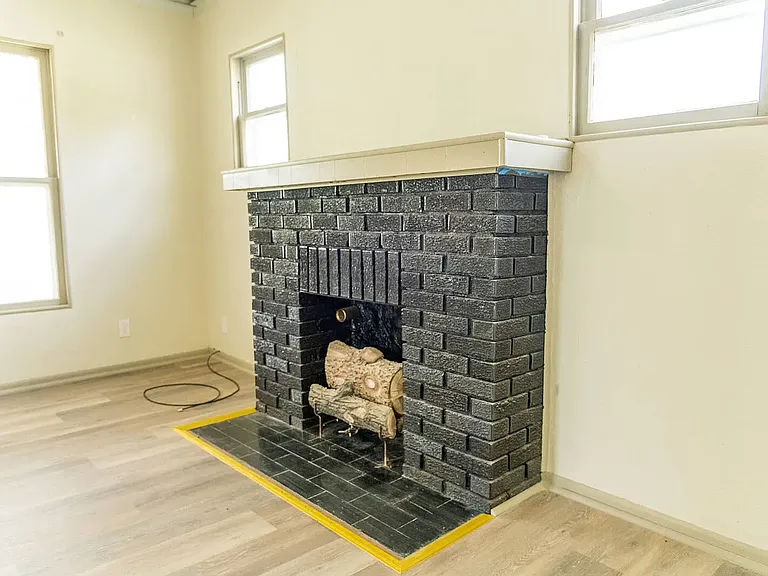 708 N Montgomery St — Photo 10