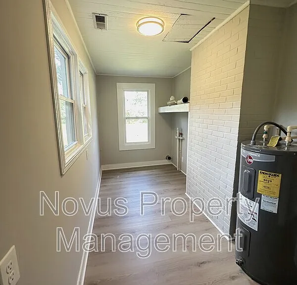 427 Adamson Ave — Photo 6