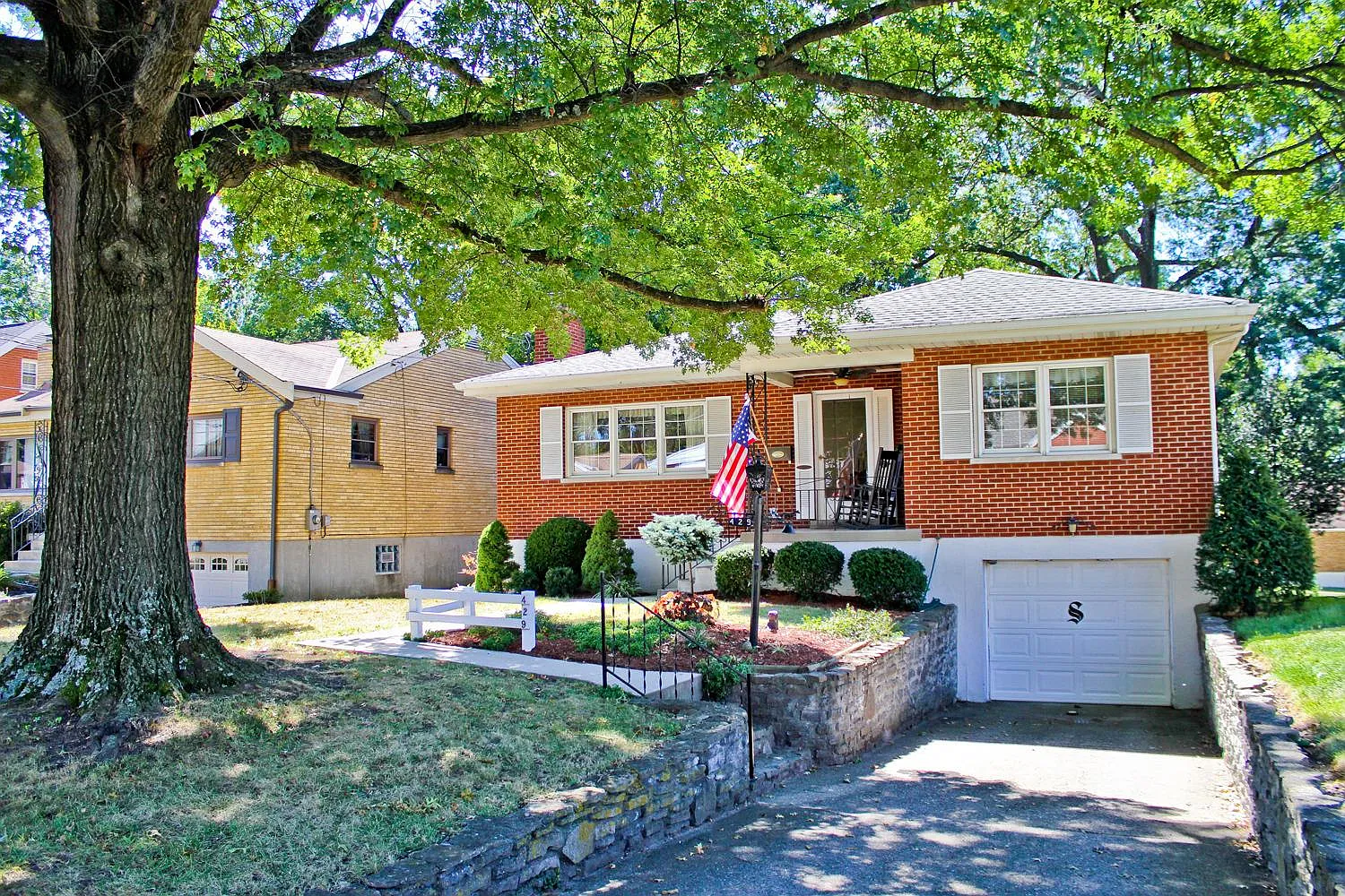 429 James Ave photo 1