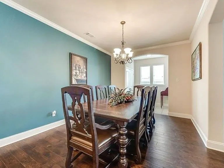 3814 Hyde Park Dr — Photo 4