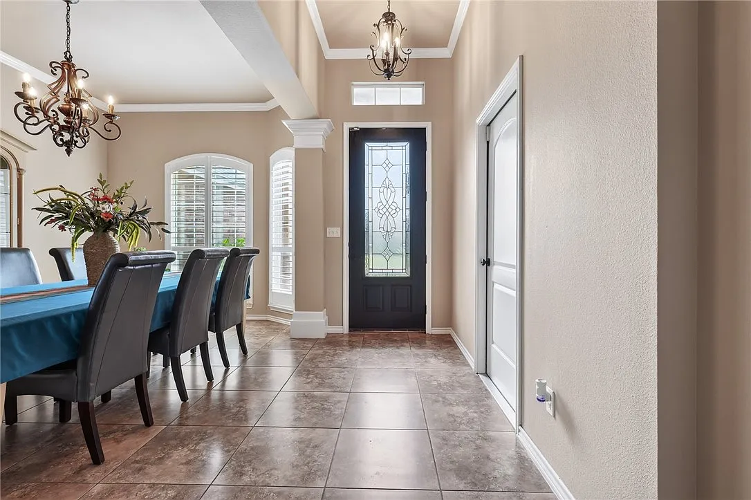 4 bed, 2.5 bath, 2607 sqft, $3,500 — Photo 4