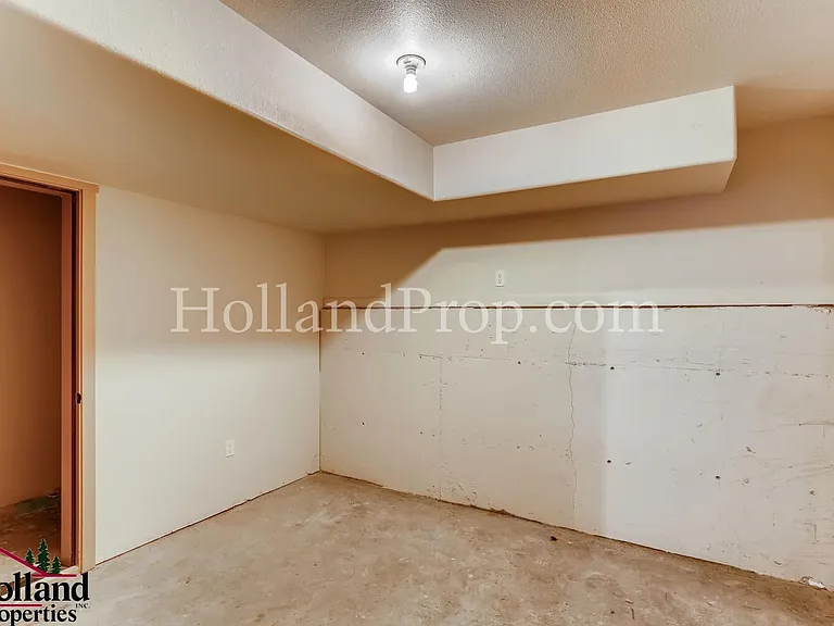 1982 NE 49th Way — Photo 25