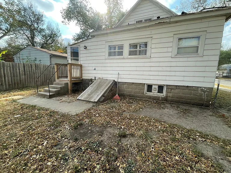 896 W 5th Ave — Photo 37