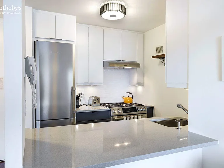 30 W 61st St #15B — Photo 4
