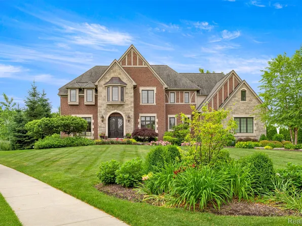 49277 Chianti Dr, Northville, MI 48167