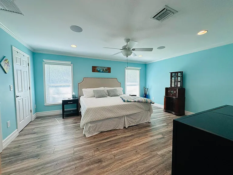 2415 Laurel Ln — Photo 10