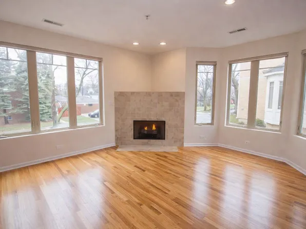 8900 31st St Unit 18, Brookfield, IL 60513