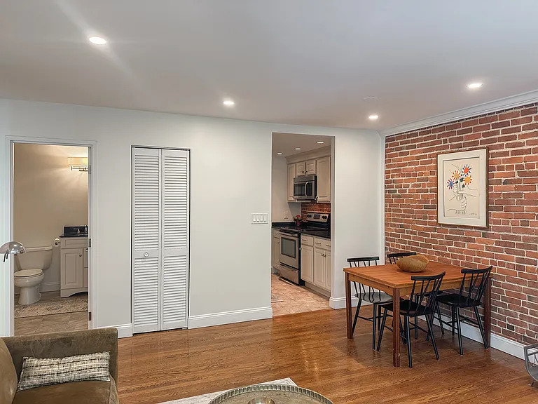 79 Gainsborough St #204 — Photo 3