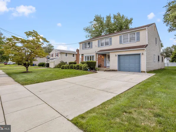 16 Tomahawk Dr, Marlton, NJ 08053