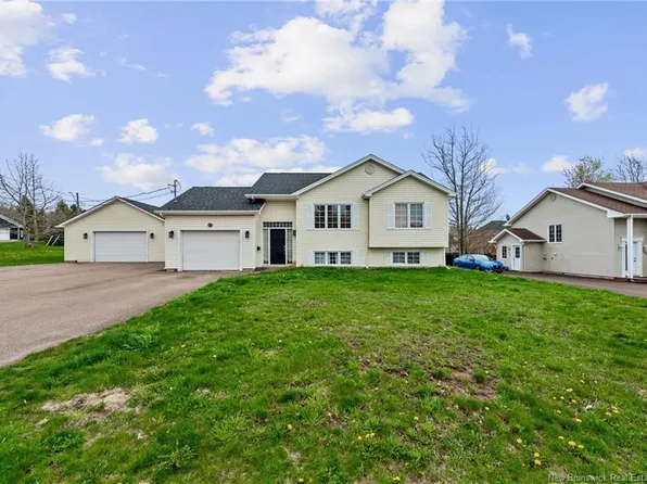 159 Theriault St, Dieppe, NB E1A 8B1