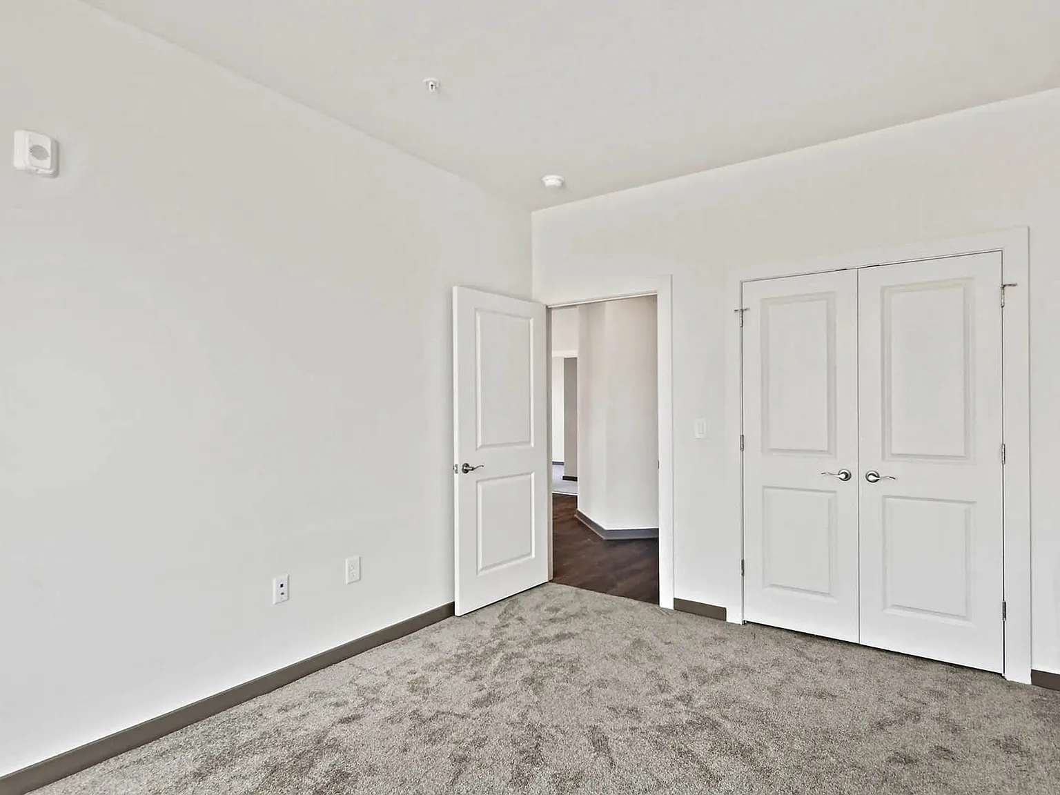 Metropolis Apartments — Photo 4