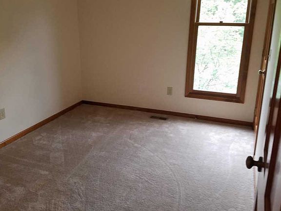 4th image of 536 Helmbright Dr