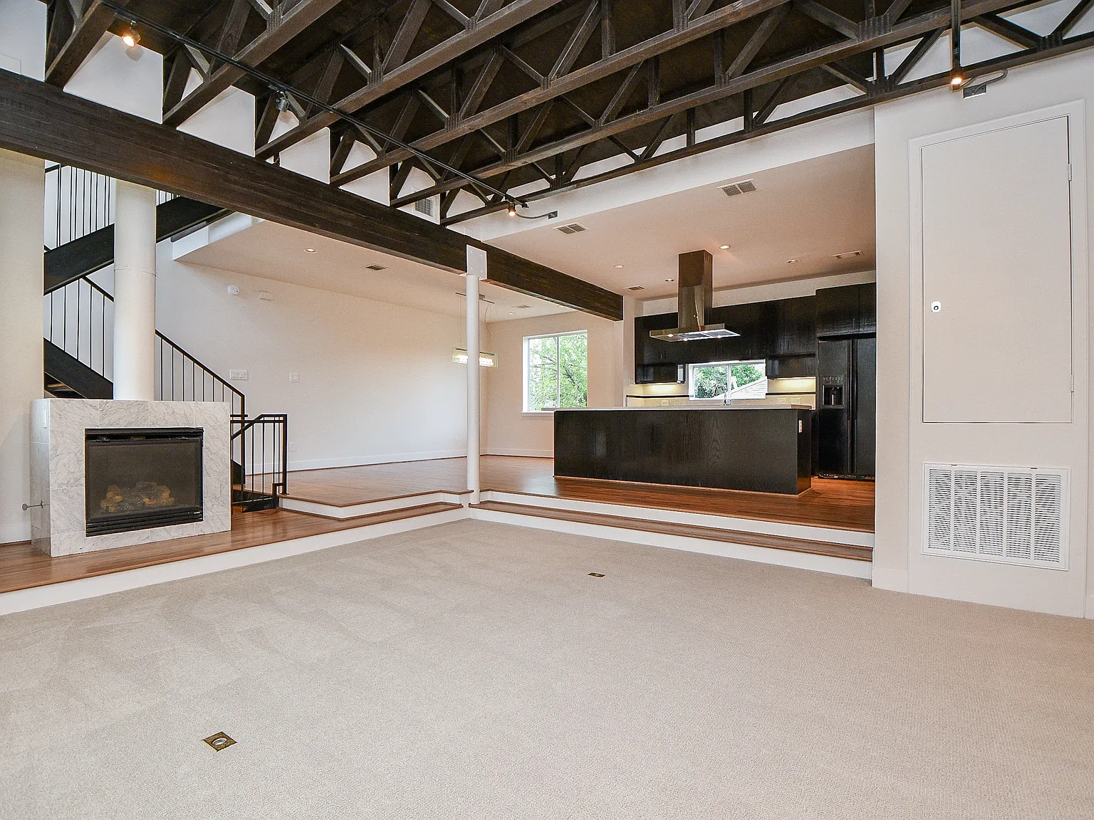 2 bed, 2.5 bath, 2151 sqft, $2,850 — Photo 2