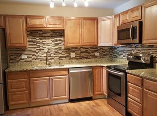 979 Golf Course Rd APT 1, Crystal Lake, IL 60014