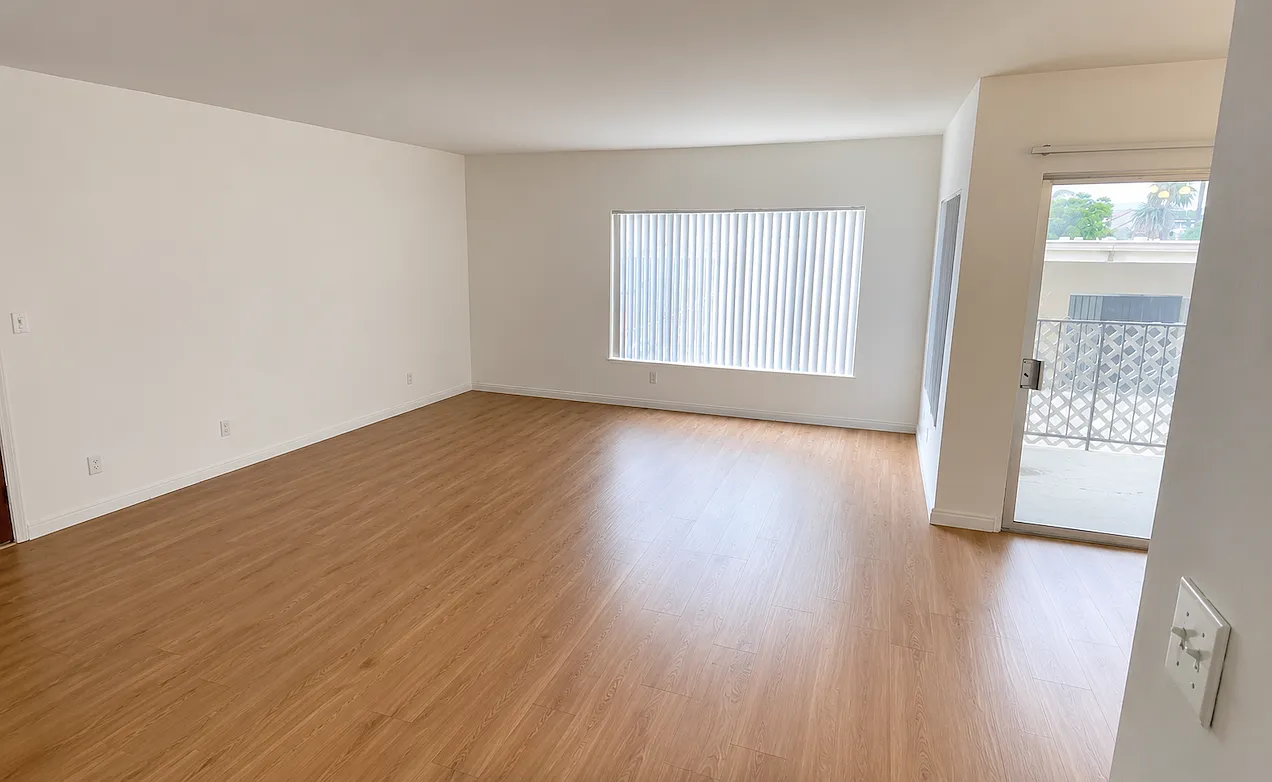 3 bed, 1200 sqft, $4,500 — Photo 1