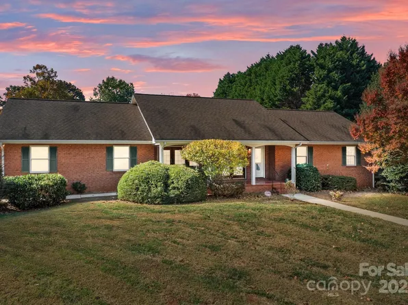 110 Ketch Ct, Mooresville, NC 28117