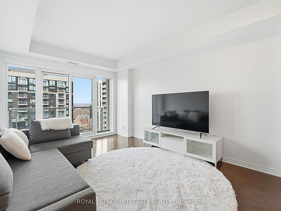 3rd image of 242 Rideau St #2403