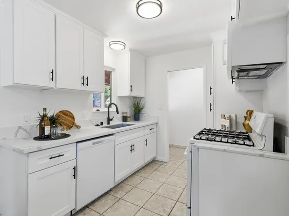 6650 Hogan Dr, Sacramento, CA 95822
