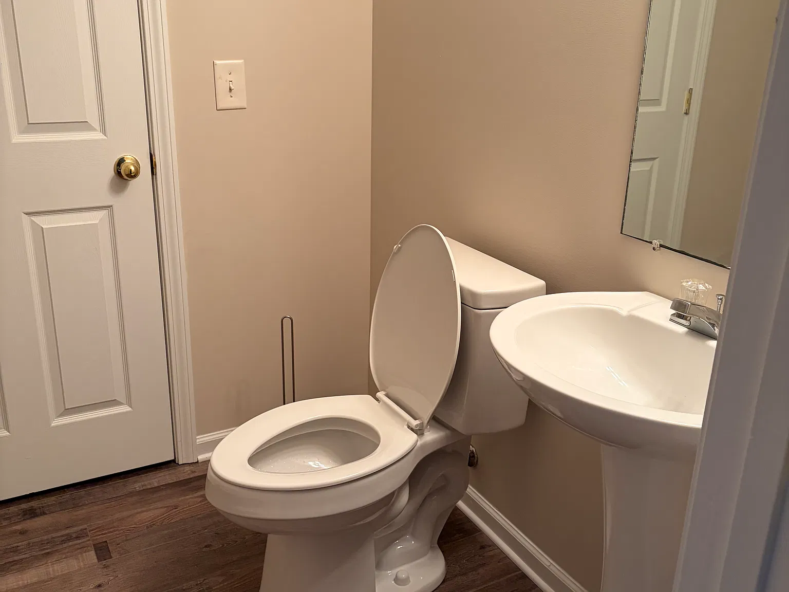 2 bed, 1.5 bath, 1100 sqft, $1,300 — Photo 4