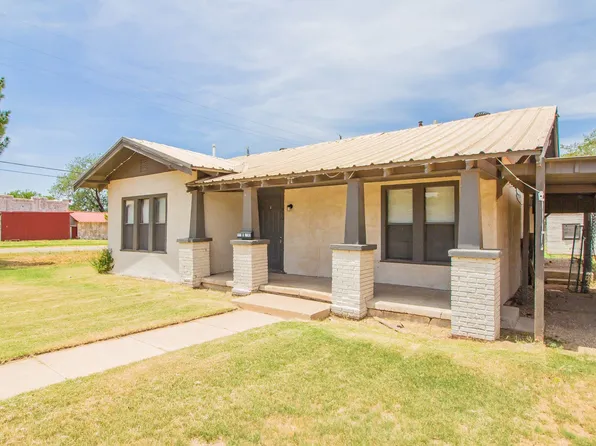 950 W Lynn St, Slaton, TX 79364