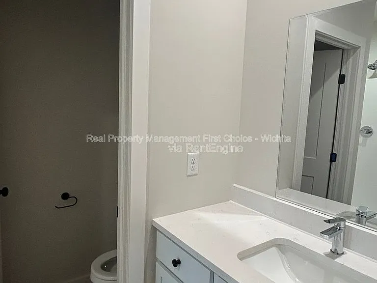 138 N Gowen St — Photo 12