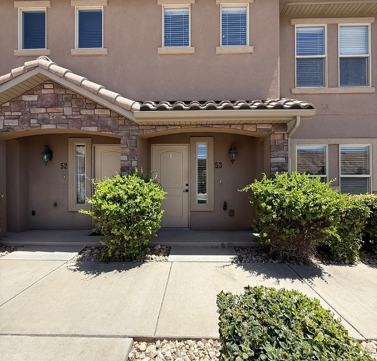 3 bed, 2.5 bath, 1460 sqft, $1,695 — Photo 1