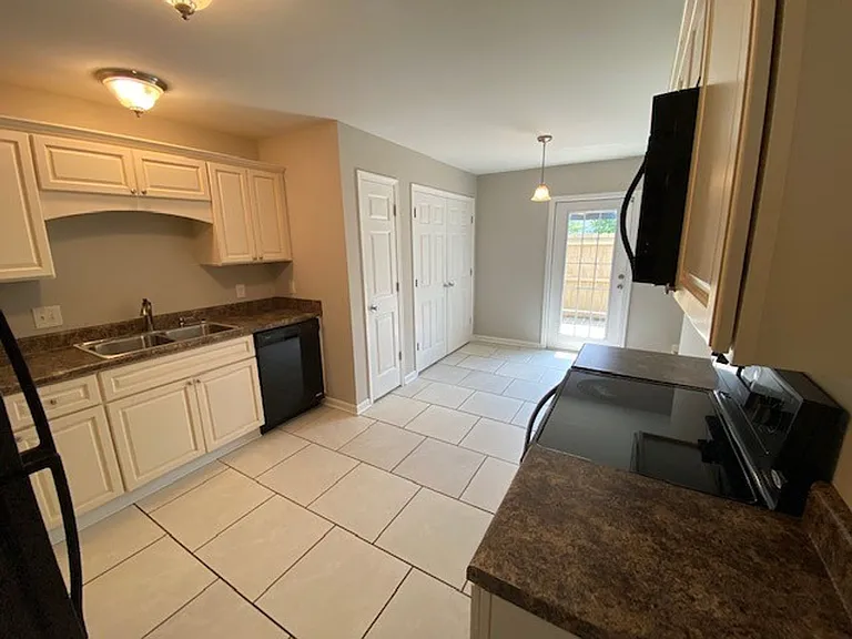 531 Dill Ln #B-9 — Photo 11