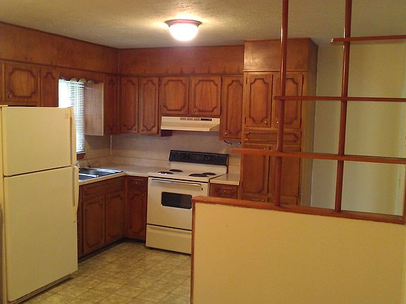 5th image of 323 S Deepwood Dr