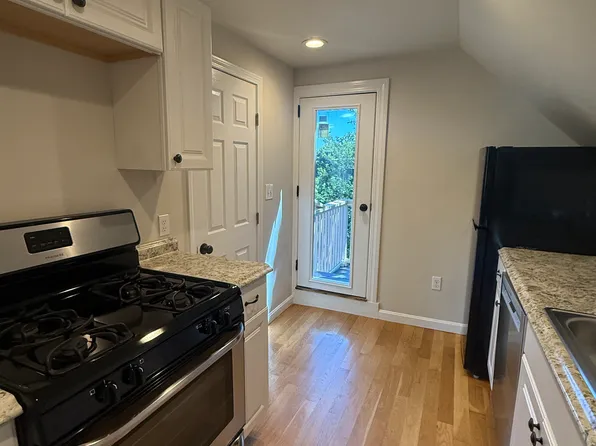 46 Everdean St Floor 3, Dorchester, MA 02122