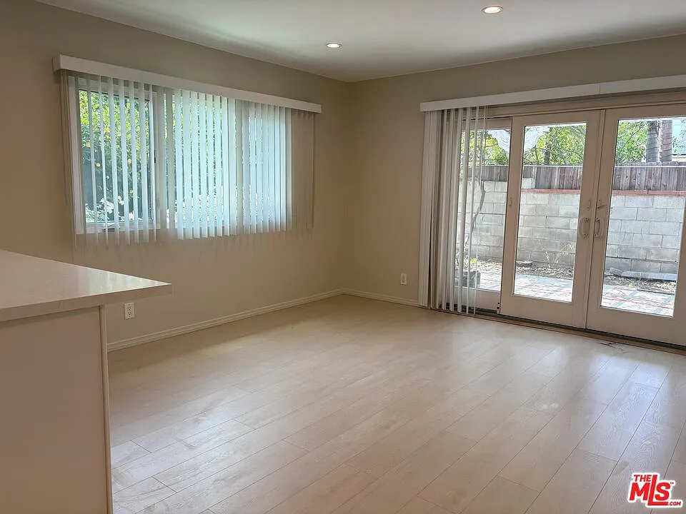 2 bed, 1.0 bath, 860 sqft, $3,300 — Photo 4