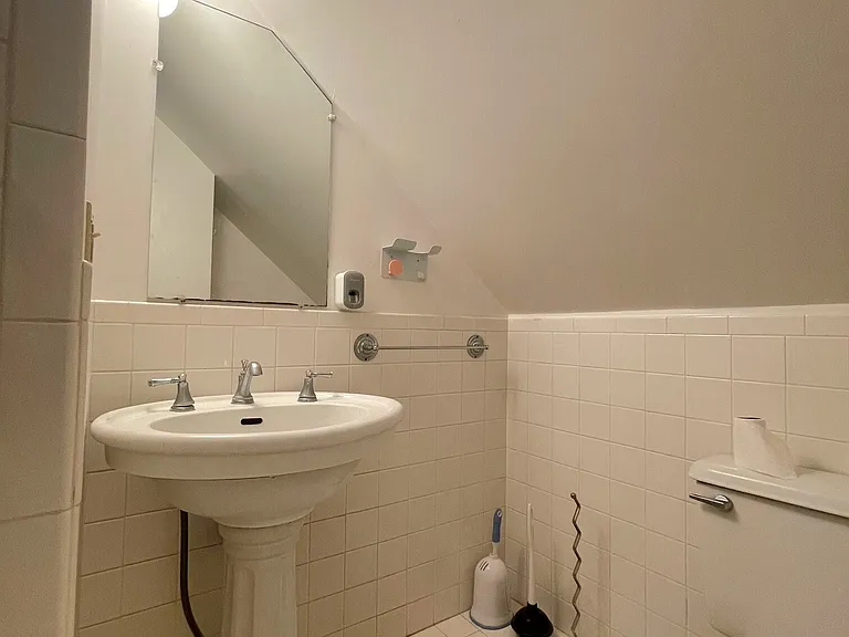 540 Whitney Ave #4 — Photo 8