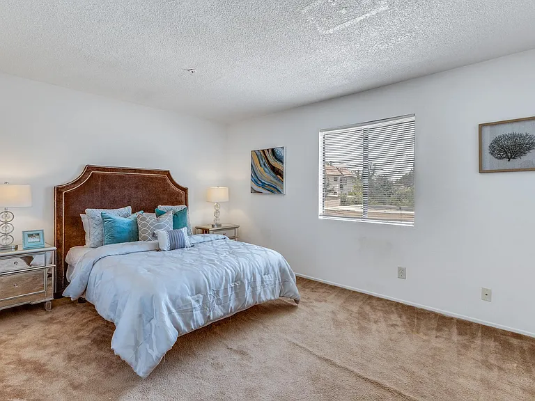 2817 W Grand Ave — Photo 11