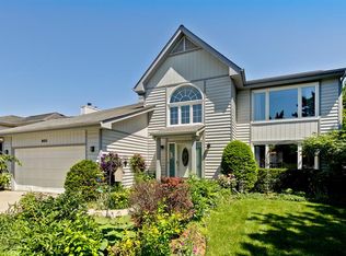 900 Harvest Ln, Mount Prospect, IL 60056