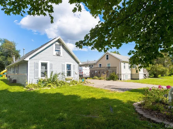 26874 W Huron River Dr, Flat Rock, MI 48134