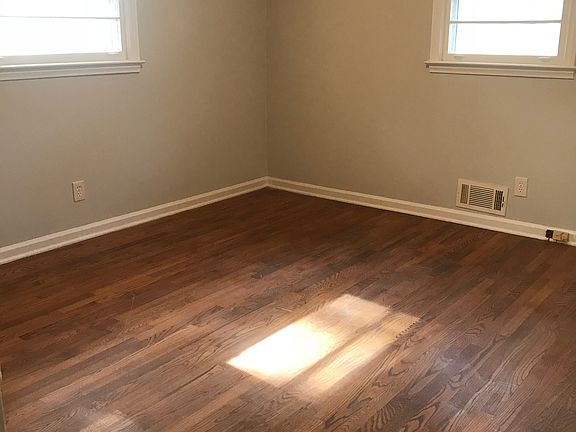 5th image of 1124 Oakdale Dr SE