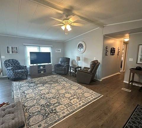 5th image of 202 Cetra St #202