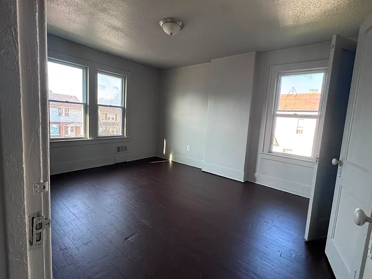 2474 Fullerton Ave — Photo 7
