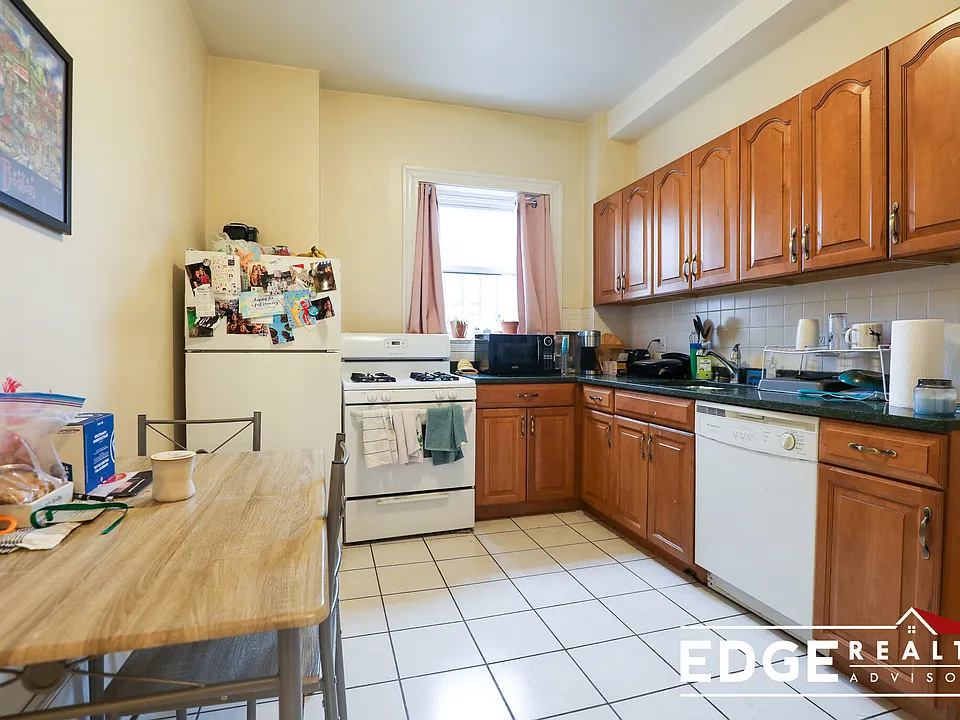 12 Sutherland Rd #1