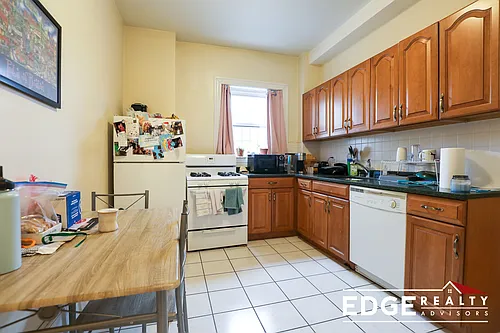 12 Sutherland Rd #1 Photo 1
