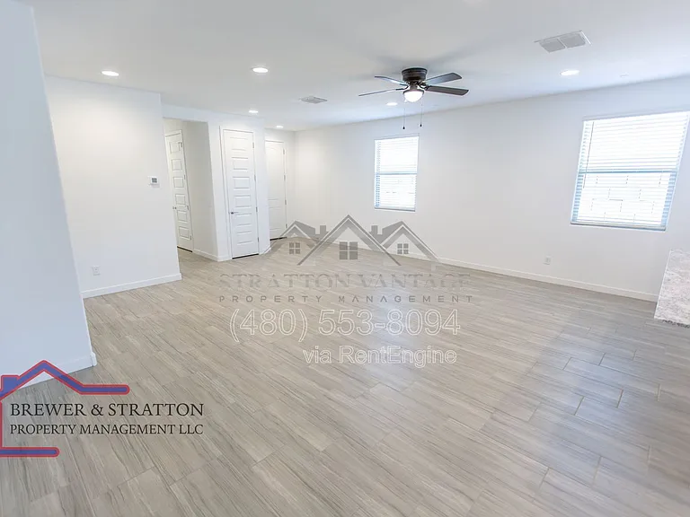2226 E Kelly Dr — Photo 8