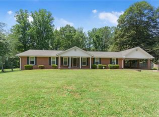 1650 Bright Leaf Rd, Pfafftown, NC 27040