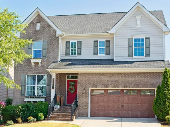 201 King Oak St, Holly Springs, NC 27540