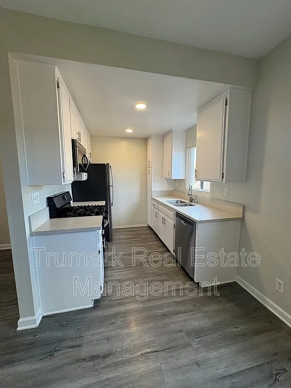 1 bed, 1.0 bath, $2,100 — Photo 4