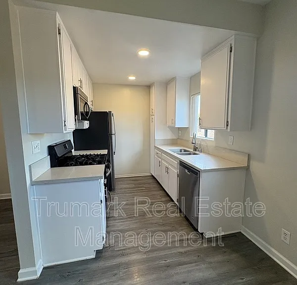701 Hollywood Way #115 — Photo 4