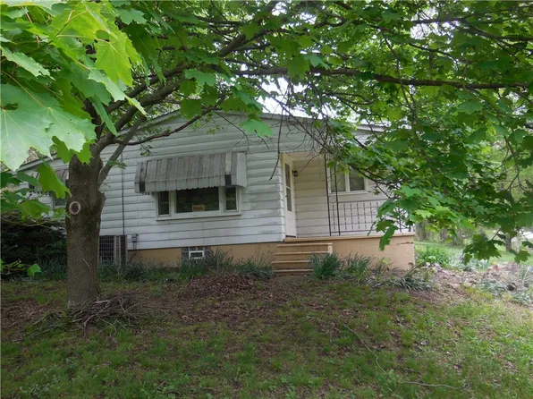 625 Achortown Rd, Beaver Falls, PA 15010