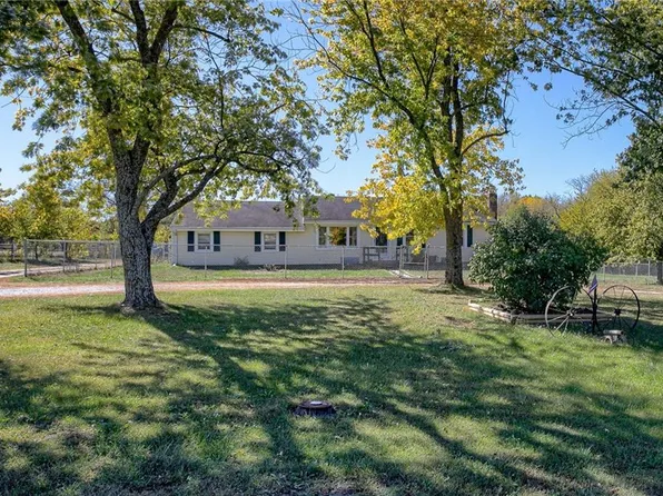 8909 E State Route Yy Hwy, Peculiar, MO 64078