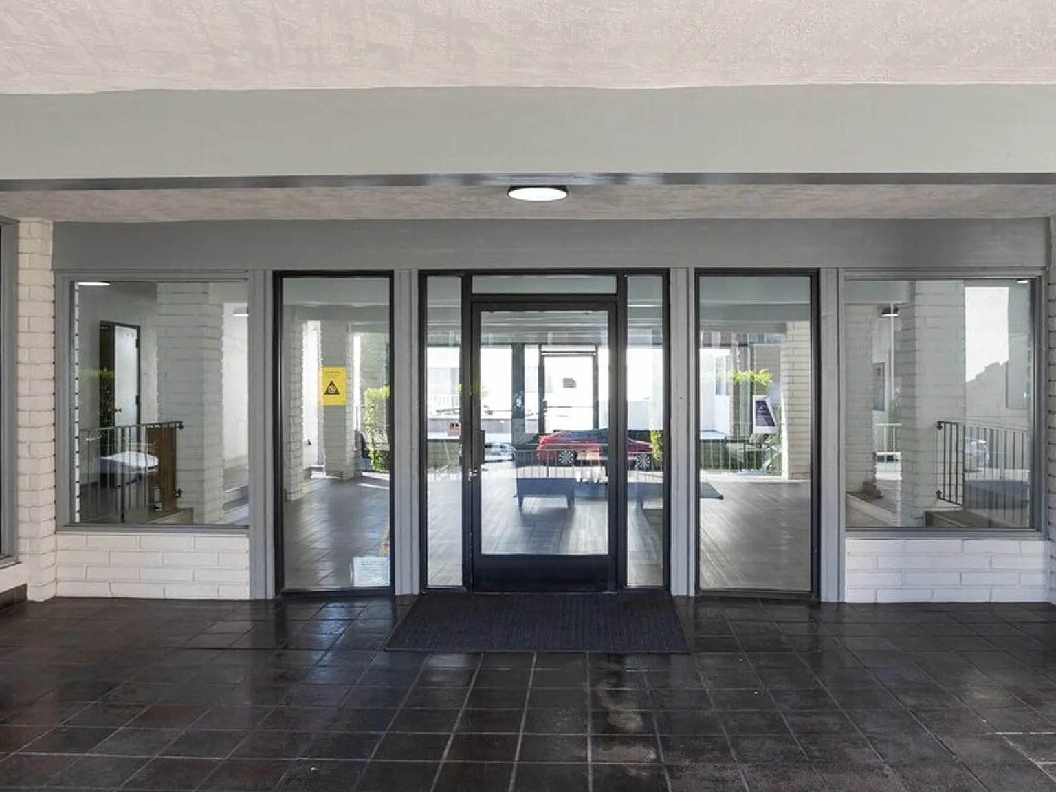 Canterbury Apartments — Photo 2